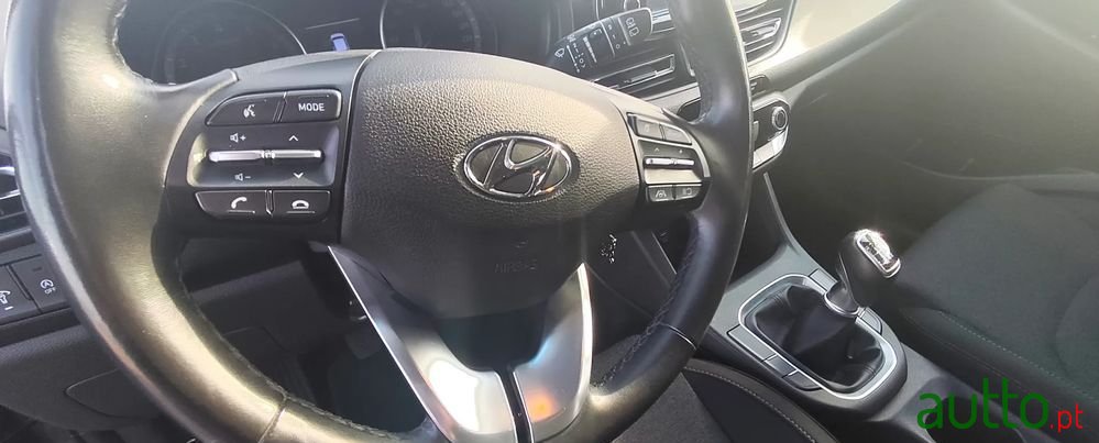 2021' Hyundai i30 Sw photo #2