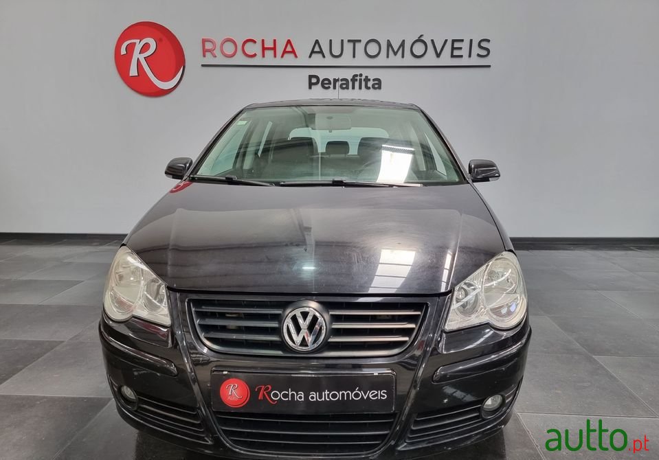 2005' Volkswagen Polo photo #2