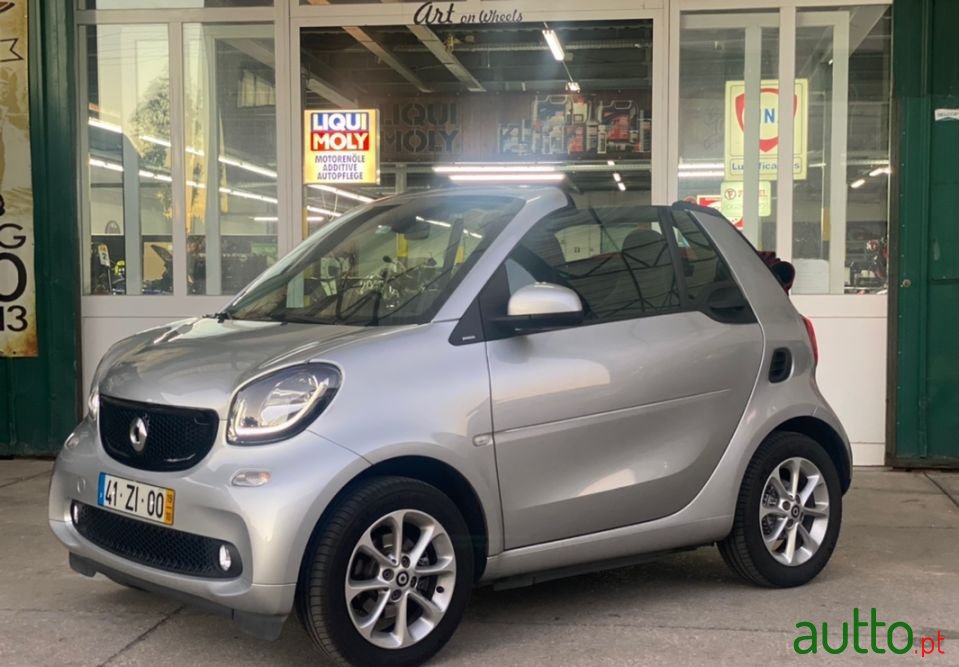 2019' Smart Fortwo photo #3
