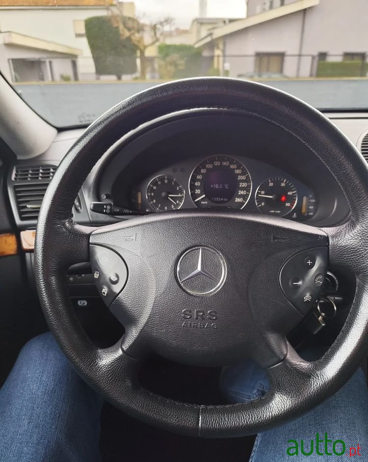 2003' Mercedes-Benz Classe E photo #2