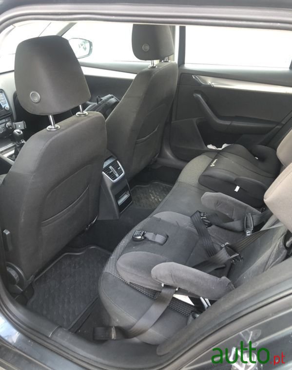 2014' Skoda Octavia Break photo #4