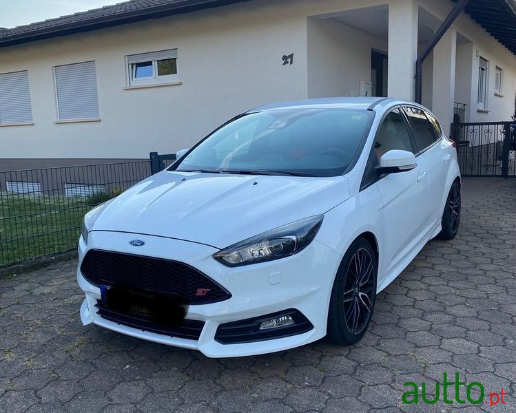 2016' Ford Focus 2.0I St-2 photo #1