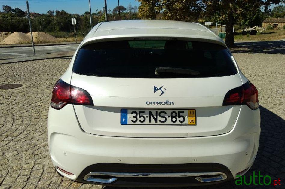 2013' Citroen DS4 Chic photo #1