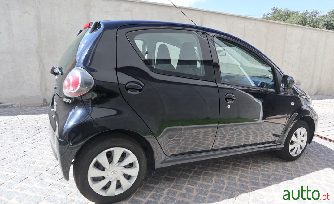 2013' Toyota Aygo photo #5