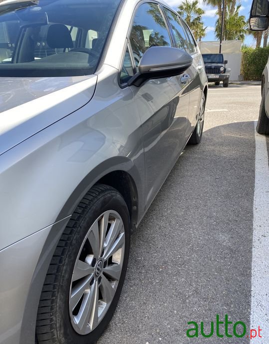 2015' Volkswagen Golf photo #5