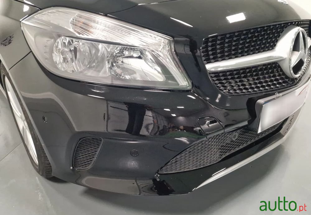 2018' Mercedes-Benz Classe A D Urban photo #5