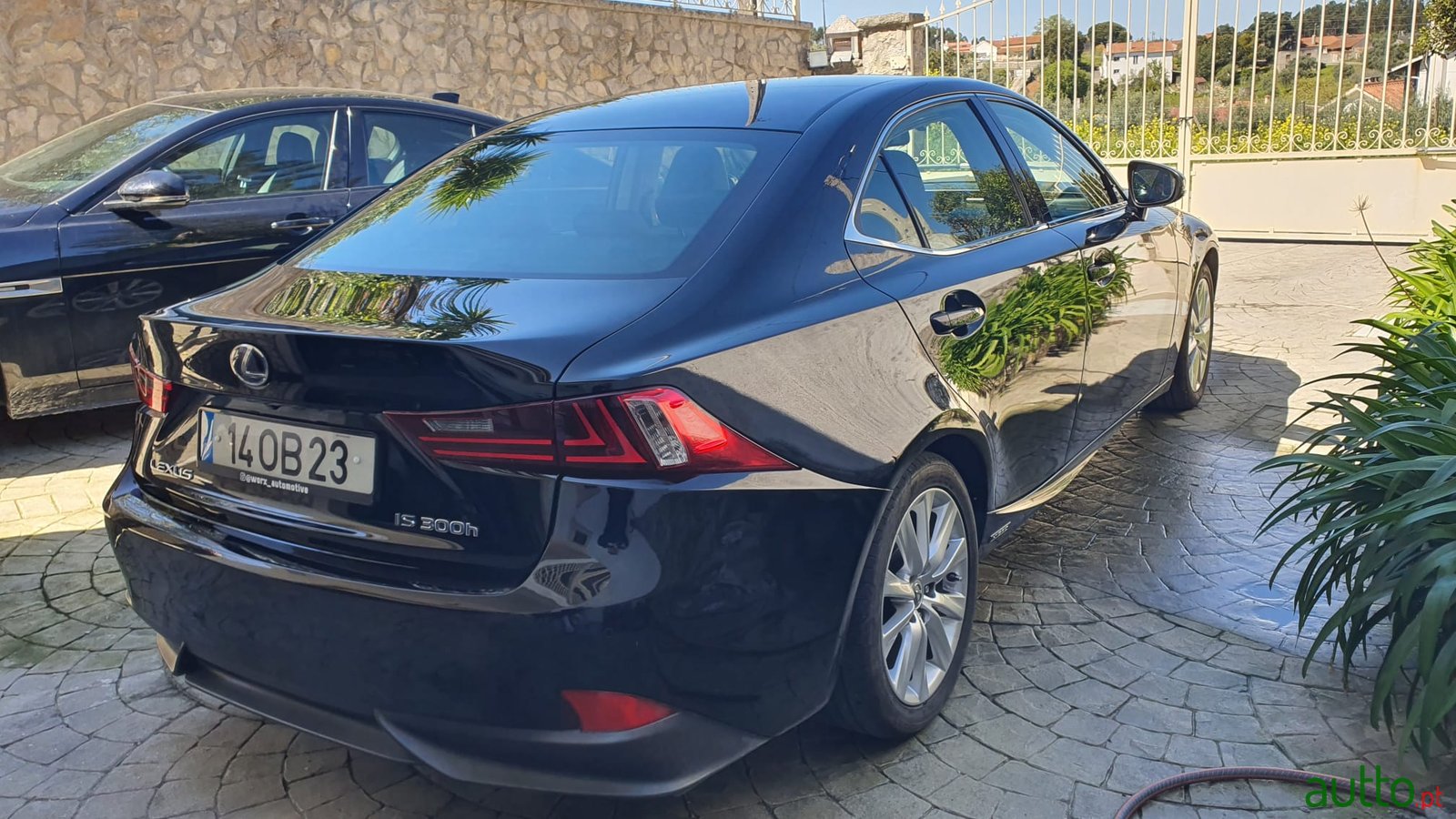 2013' Lexus IS 300 Hybrid photo #2