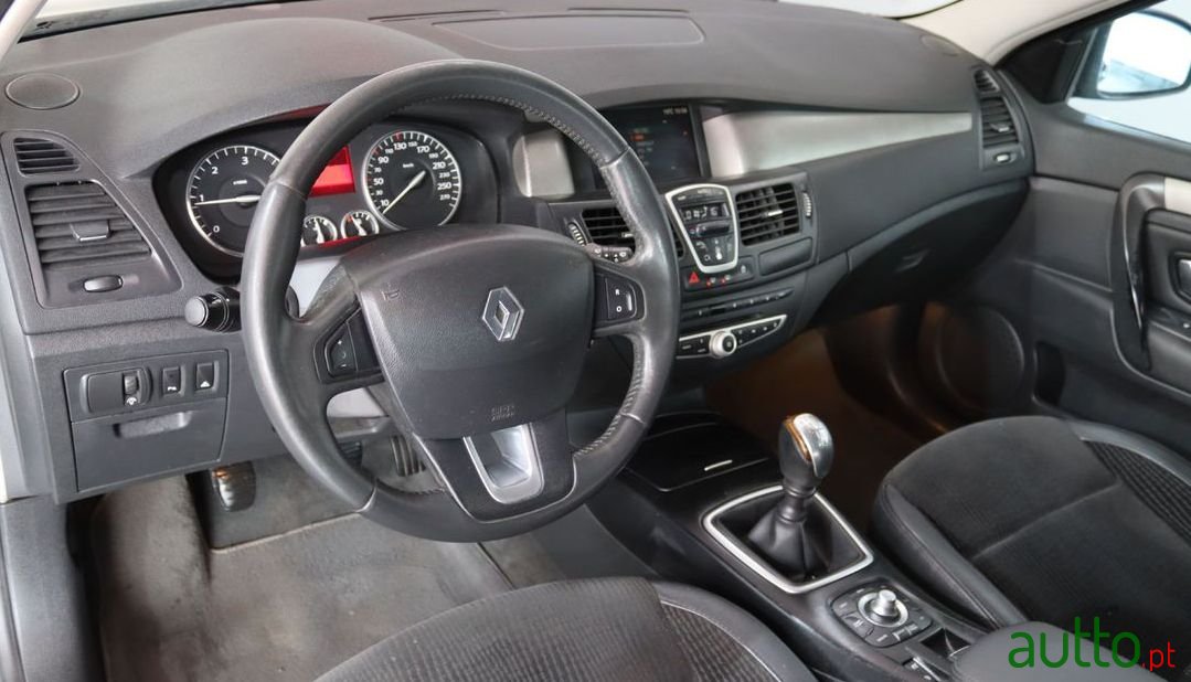 2008' Renault Laguna Break photo #5