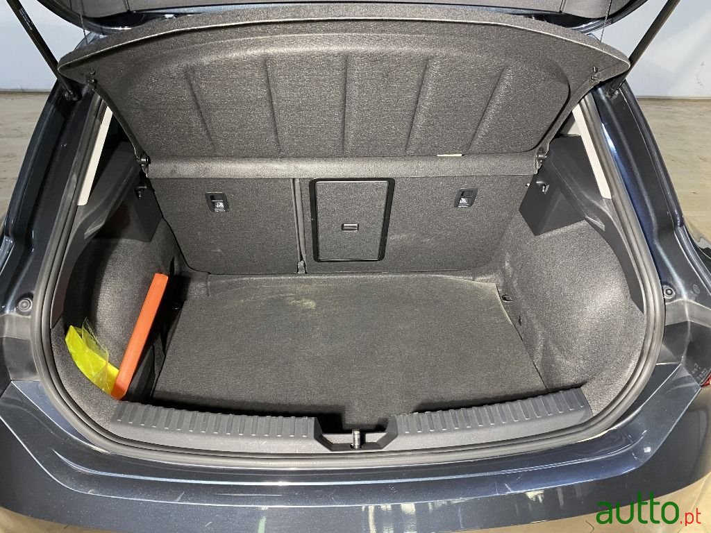 2021' SEAT Leon photo #6