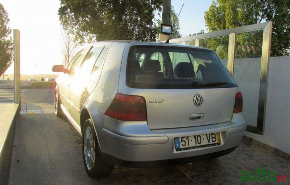2003' Volkswagen Golf photo #2