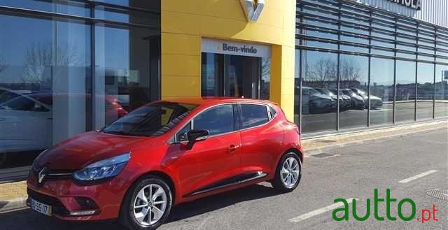 2017' Renault Clio 0.9 Tce Limited Edition photo #2