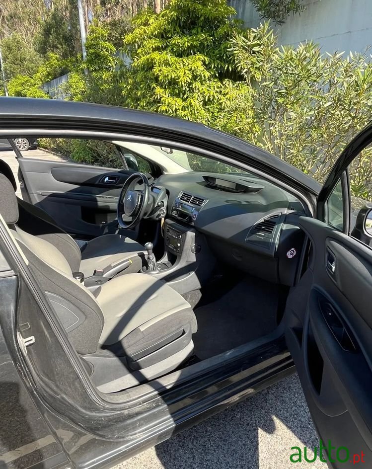 2007' Citroen C4 1.6 Hdi Vtr Pack photo #6