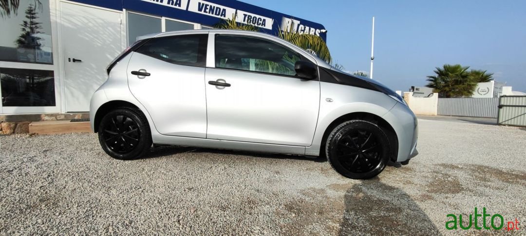 2017' Toyota Aygo photo #2