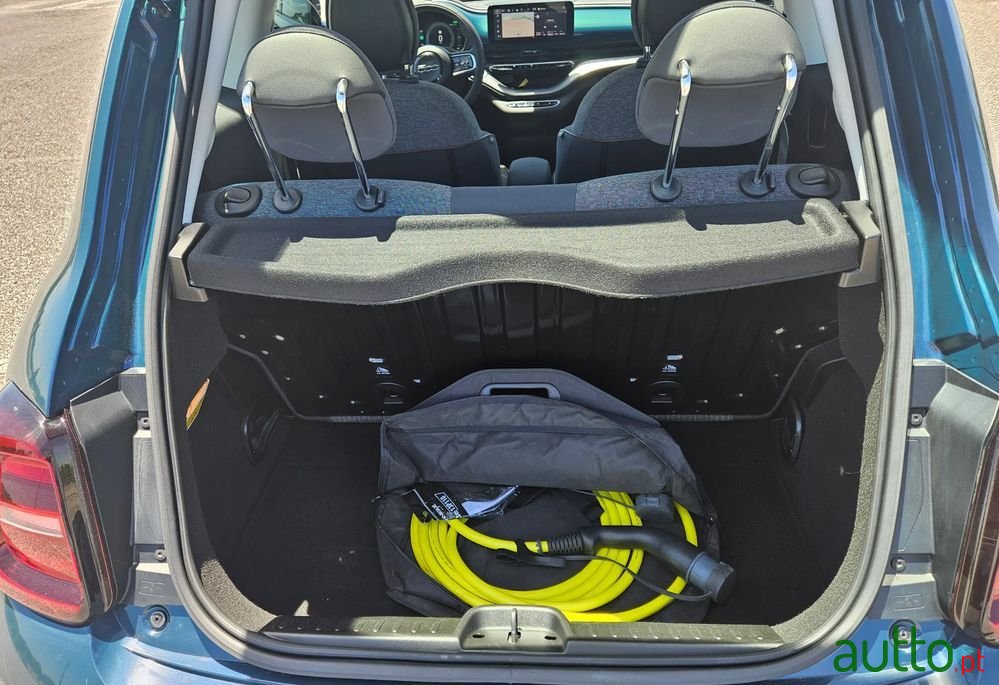 2021' Fiat 500E 3 + 1 Icon photo #2