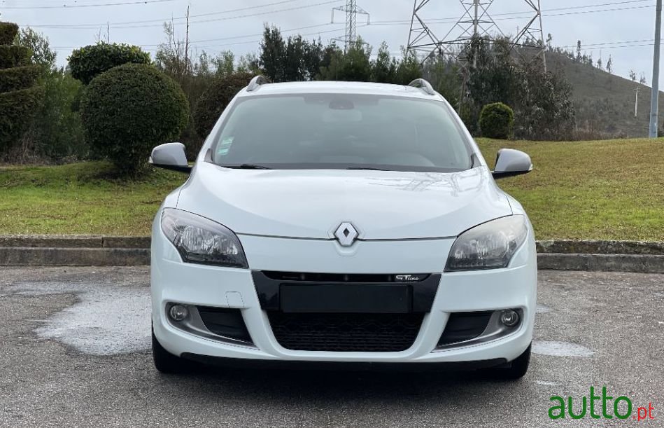 2010' Renault Megane Sport Tourer photo #1