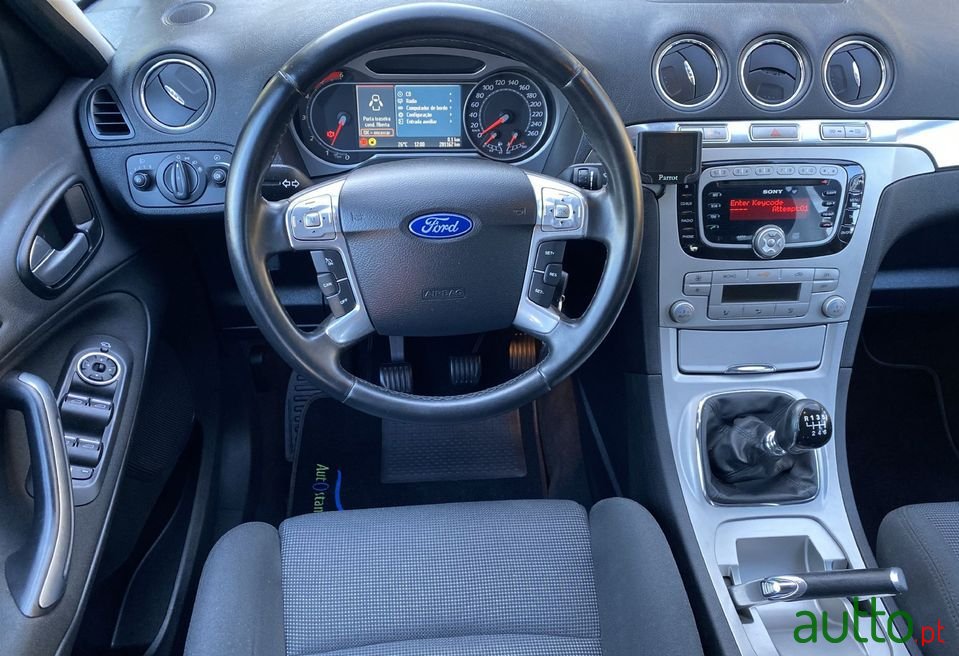 2010' Ford S-Max photo #6