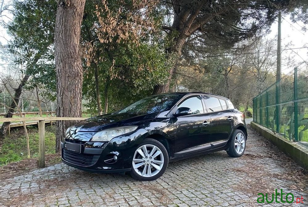 2009' Renault Megane photo #3