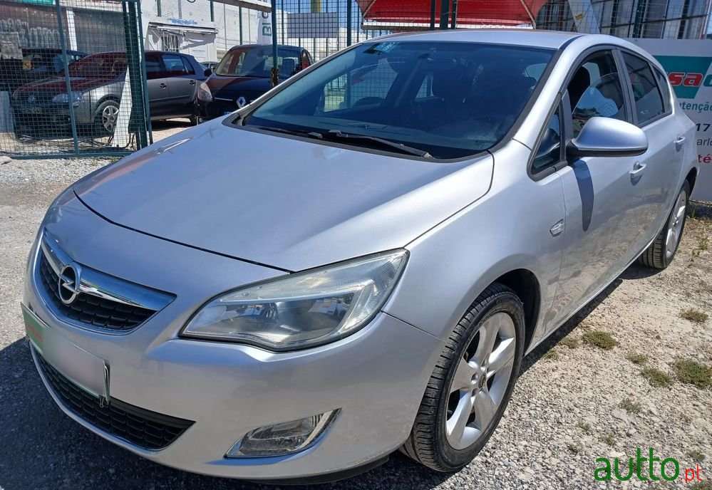 2010' Opel Astra 1.4 Enjoy photo #1
