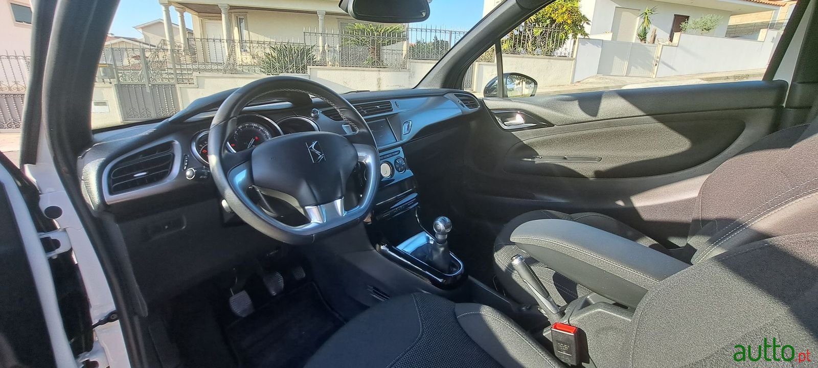 2017' DS Automobiles Ds3 photo #6