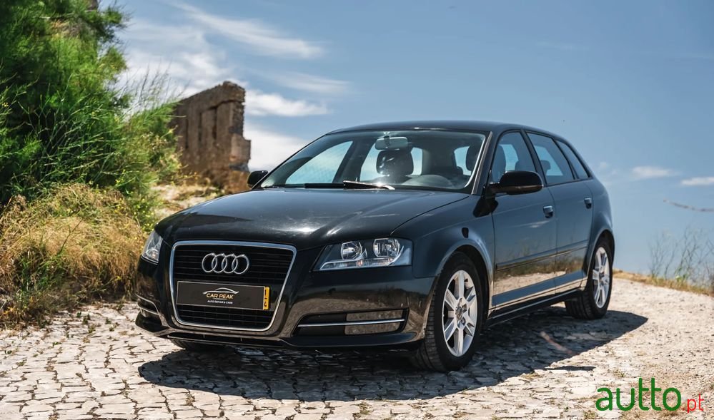 2011' Audi A3 Sportback photo #2