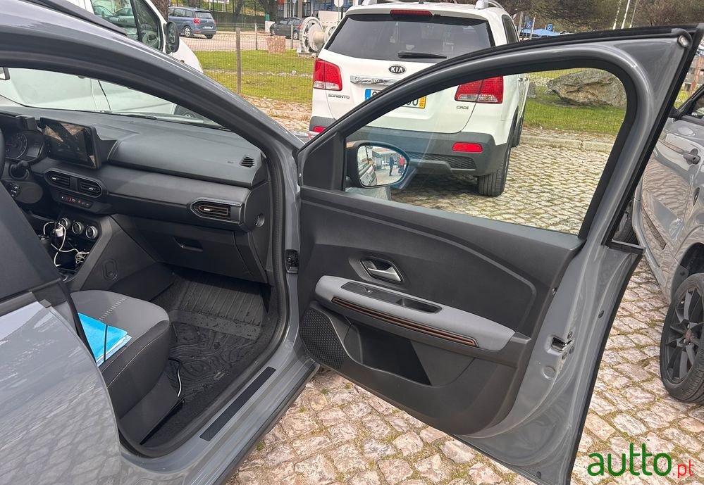 2023' Dacia Jogger photo #1