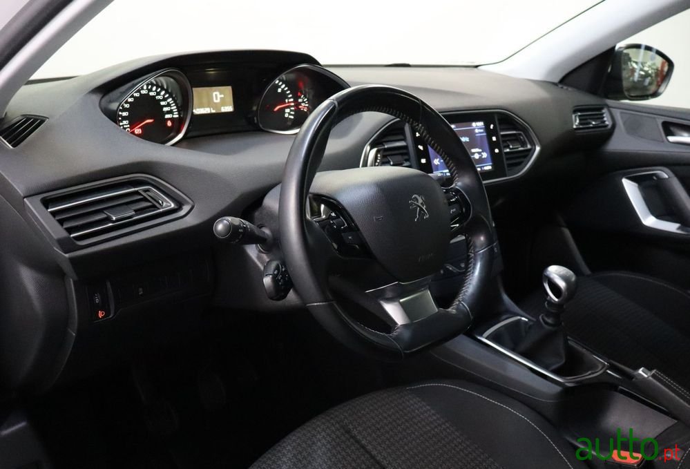 2019' Peugeot 308 photo #6