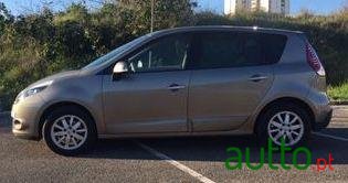 2010' Renault Scenic photo #3