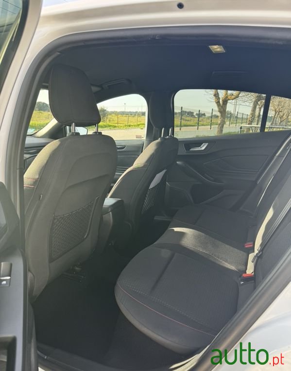 2019' Ford Focus St-Line photo #5