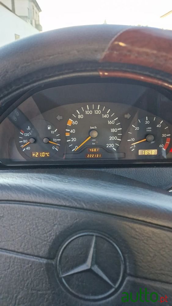 1996' Mercedes-Benz 220 photo #5