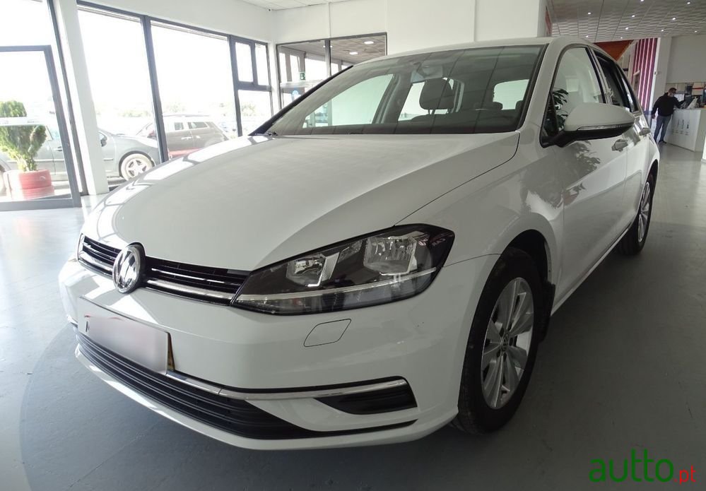 2017' Volkswagen Golf photo #3