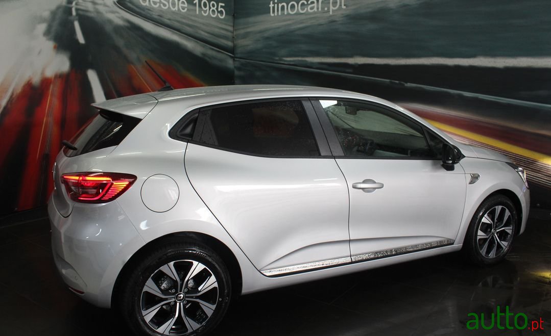 2022' Renault Clio photo #3