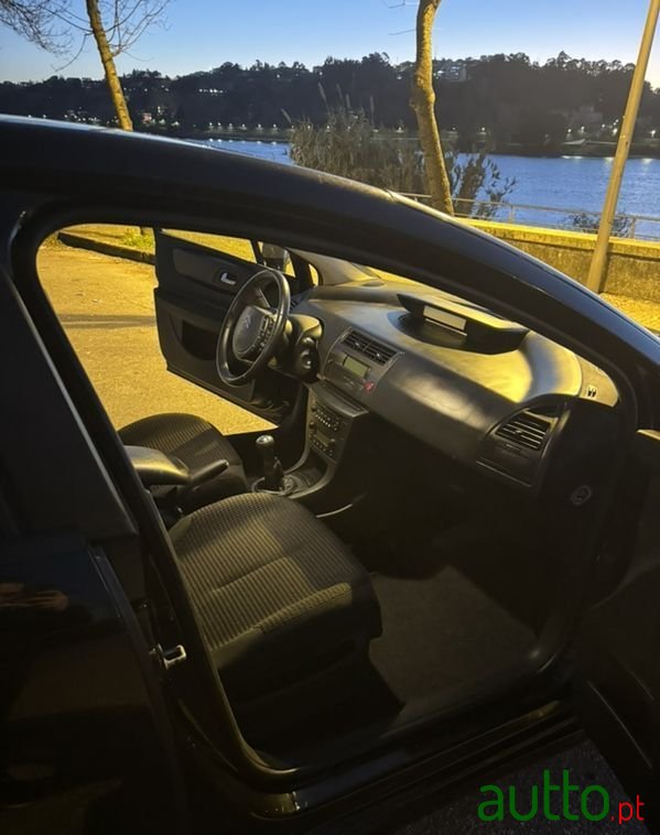 2009' Citroen C4 photo #5