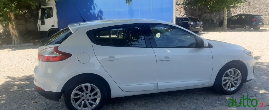 2014' Renault Megane photo #3