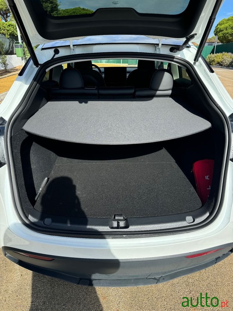2024' Tesla Model Y Tração Traseira photo #5