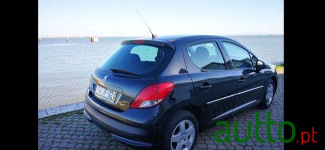 2010' Peugeot 207 photo #2