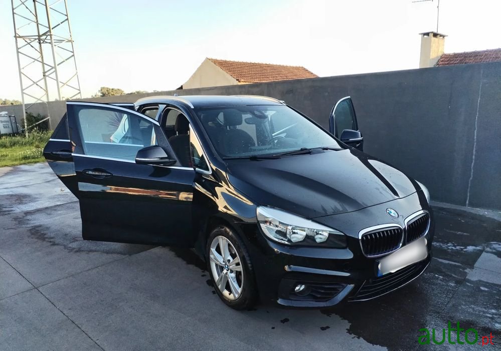 2011' BMW 216 Active Tourer photo #1