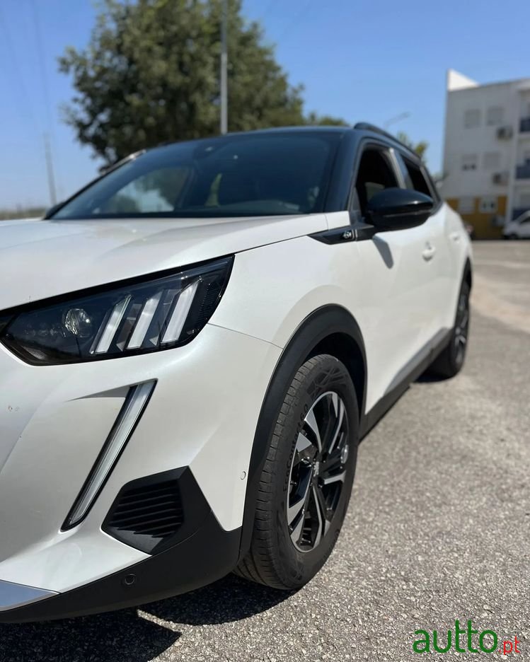 2023' Peugeot 2008 photo #4