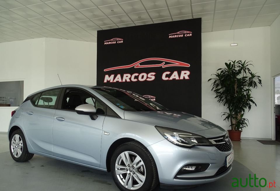 2018' Opel Astra photo #1