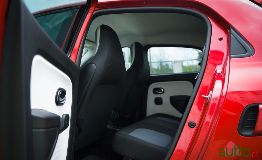 2020' Renault Twingo 1.0 Sce Zen photo #6