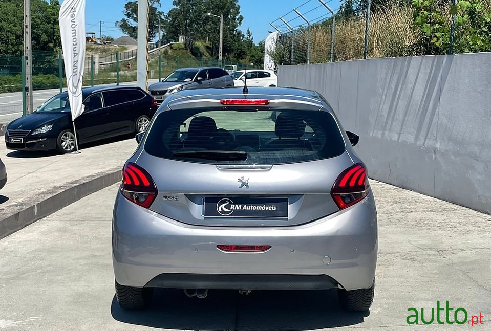 2019' Peugeot 208 photo #6