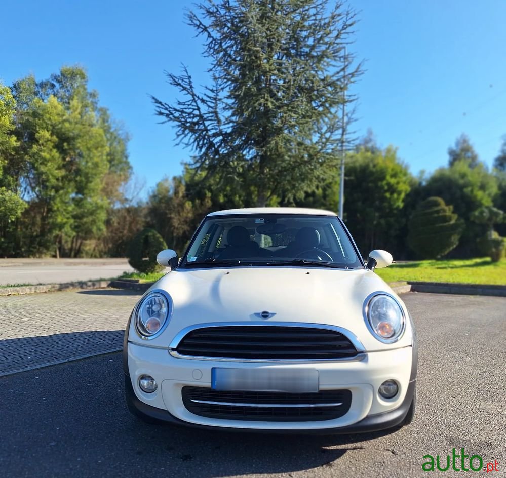 2011' MINI Cooper photo #2