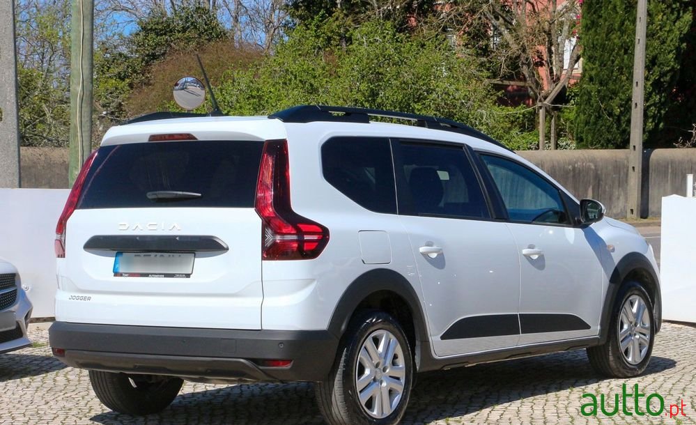 2023' Dacia Jogger photo #2
