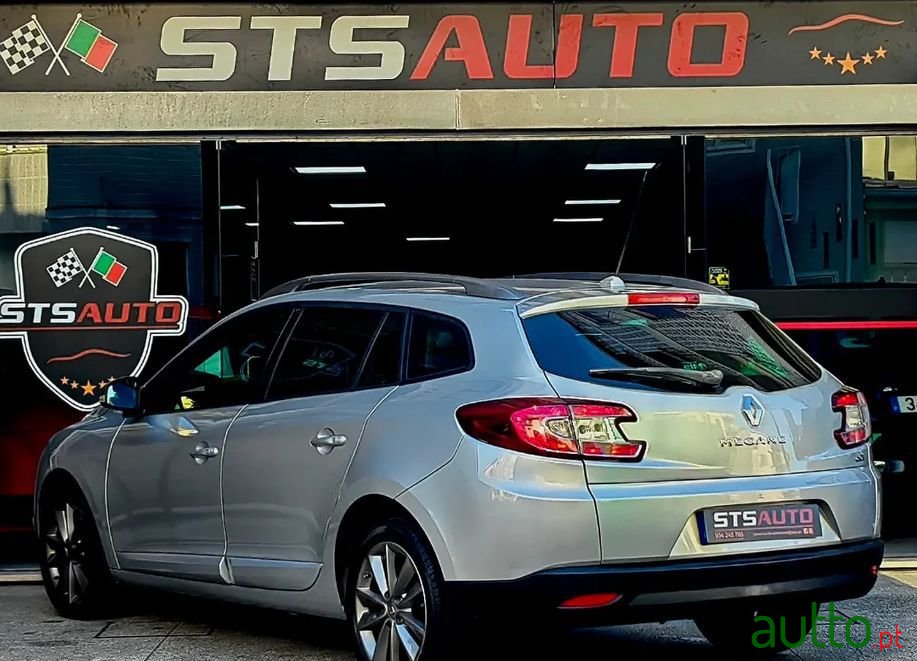 2010' Renault Megane Sport Tourer photo #4