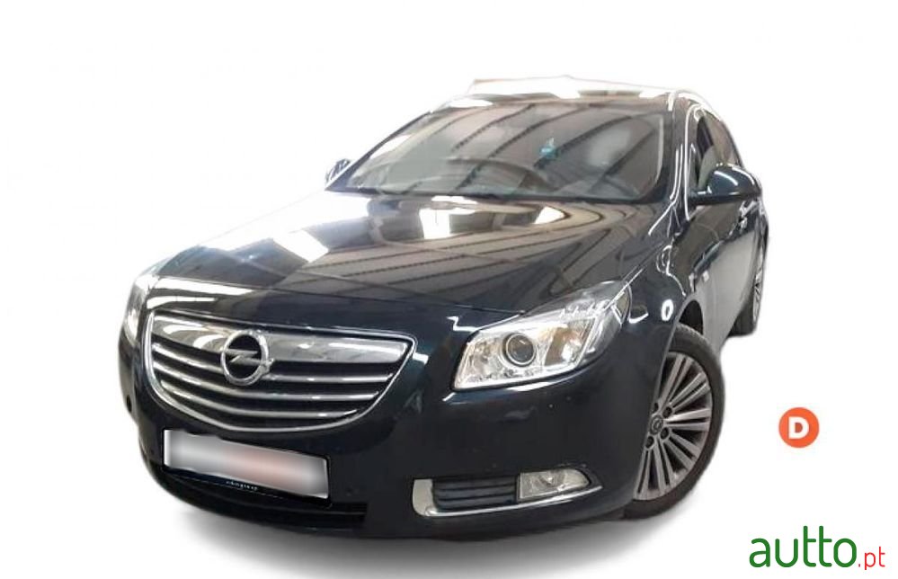 2011' Opel Insignia Sports Tourer photo #1