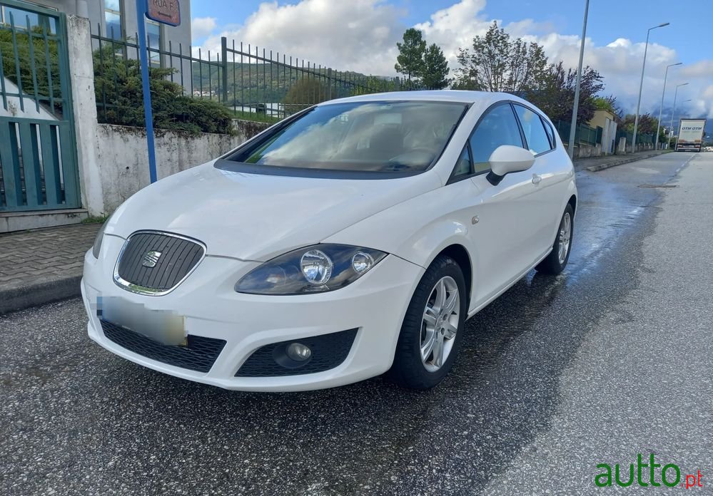 2012' SEAT Leon photo #1