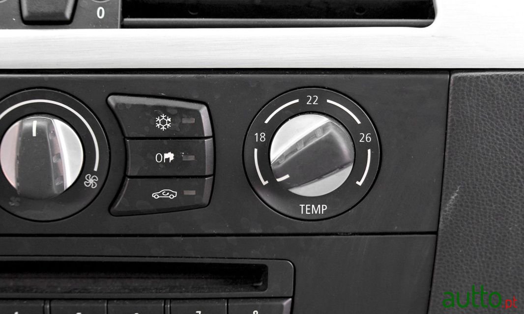 2008' BMW 520 Touring photo #6