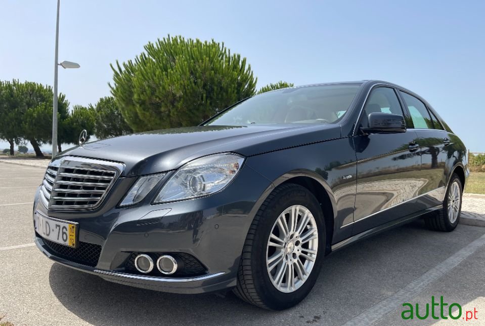 2010' Mercedes-Benz E-350 photo #3