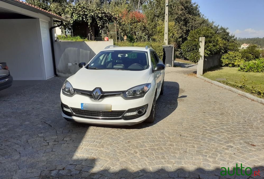 2014' Renault Megane Sport Tourer photo #2