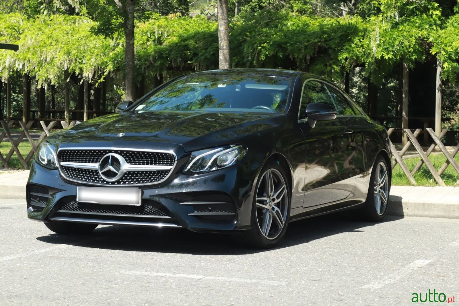 2017' Mercedes-Benz E-220 photo #5