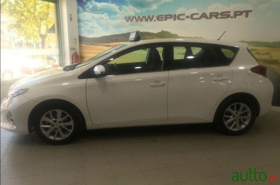 2015' Toyota Auris photo #1